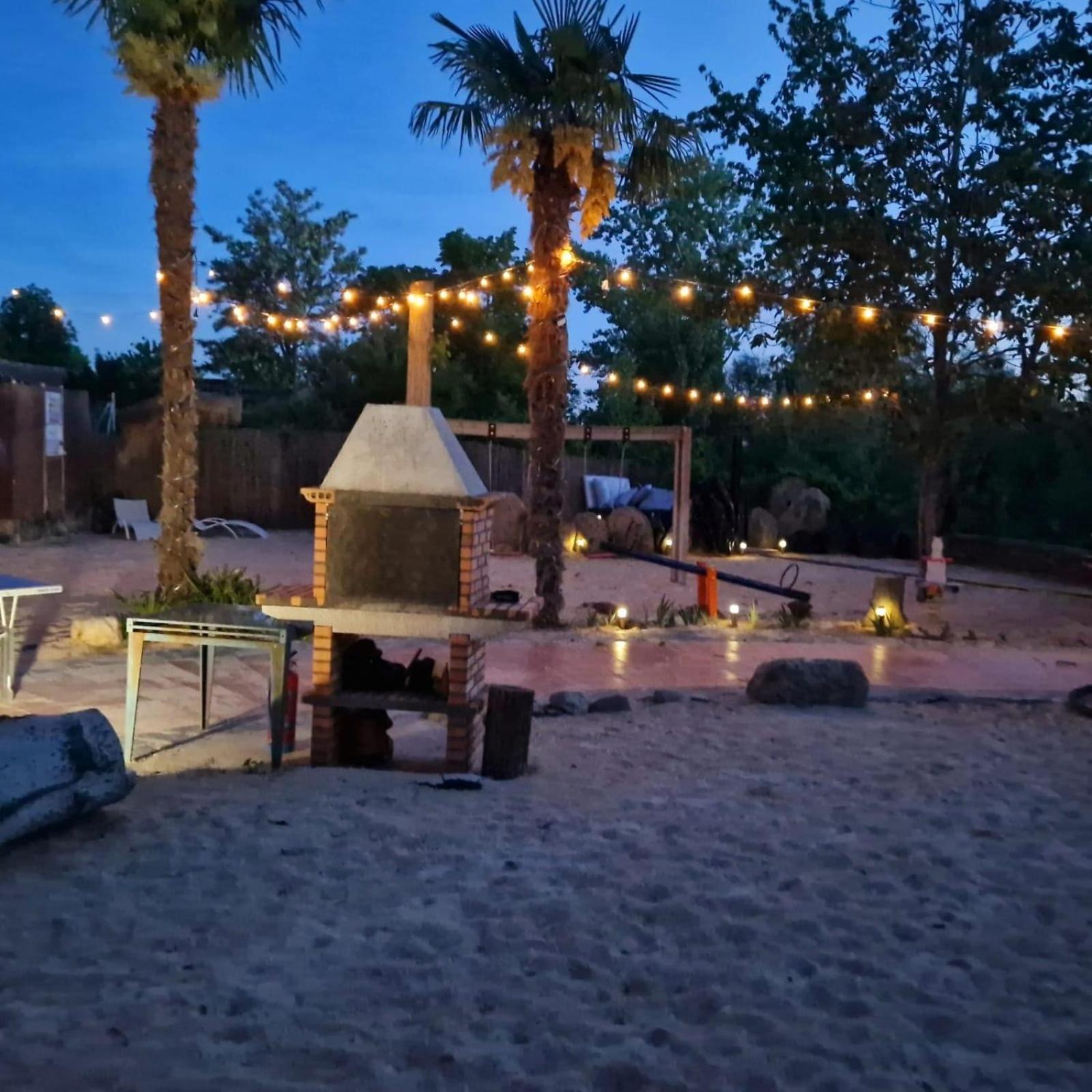 Complejo Oasis Beach Sobre El Rio Huerta  Exteriör bild