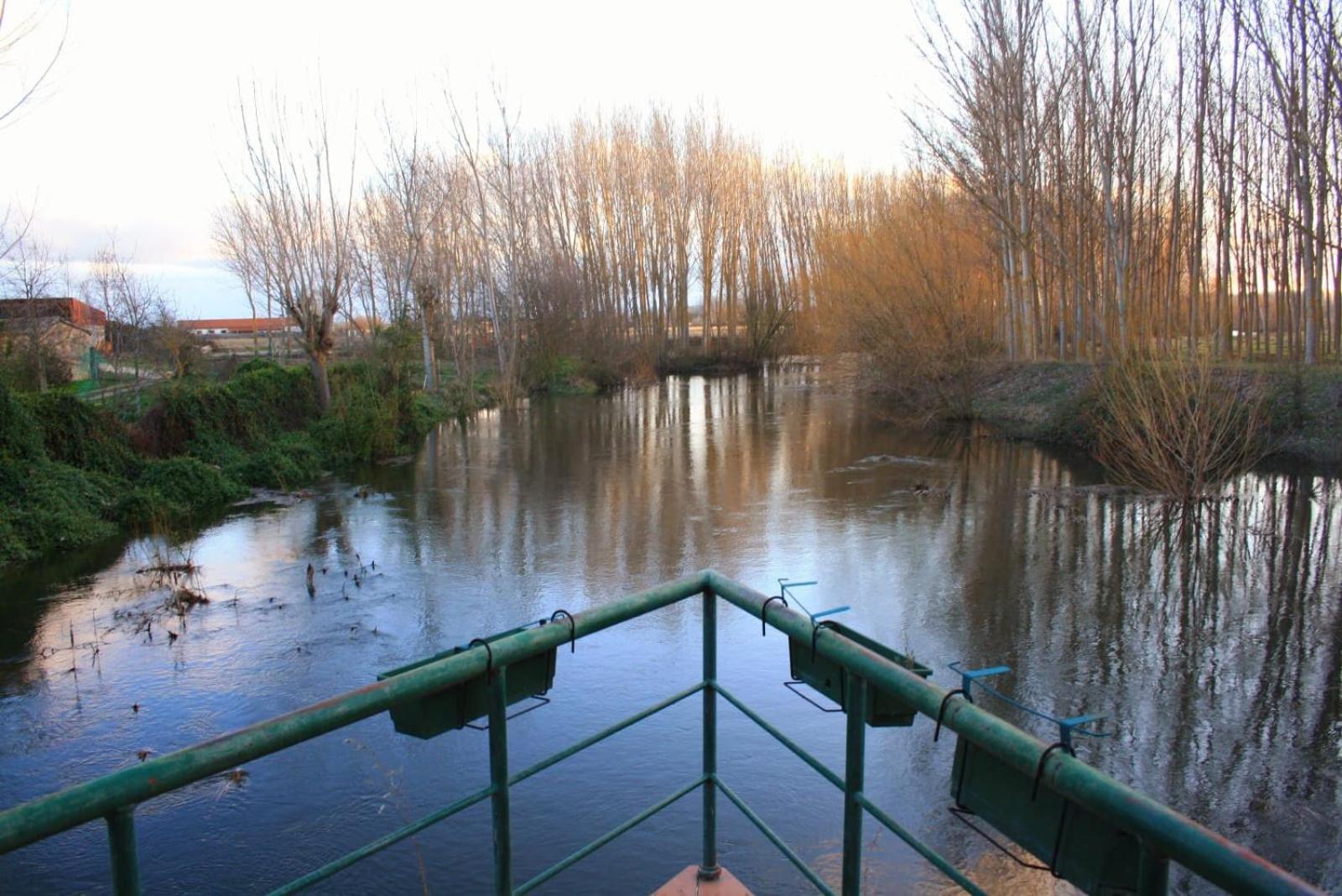 Complejo Oasis Beach Sobre El Rio Huerta  Exteriör bild